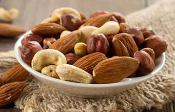 Nuts, as an allergen, can aggravate psoriasis